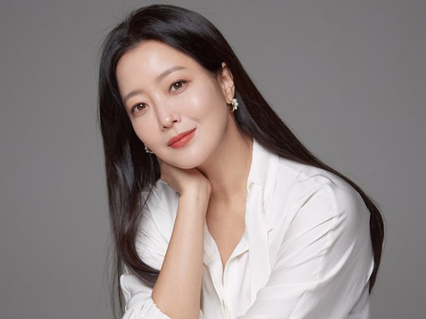 Kim Hee Sun Dikonfirmasi Main Film Baru Setelah 19 Tahun