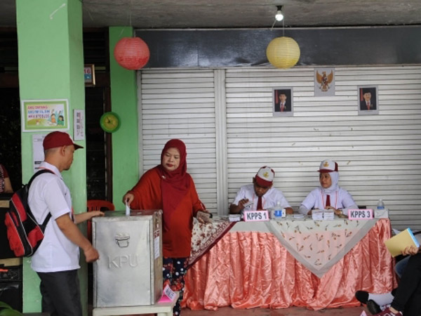Penuh Keunikan, Seragam SD Hingga Nusantara Panitia TPS Meriahkan Pilkada 2017