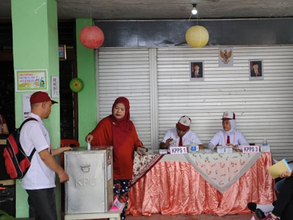 Penuh Keunikan, Seragam SD Hingga Nusantara Panitia TPS Meriahkan Pilkada 2017