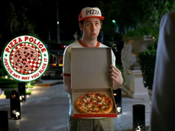 Setelah Tangkap Pengatar Pizza, Polisi Ini Antarkan Pesanan ke Pelanggan