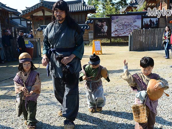 Jadi Cameo Di Drama Terbaru Song Il Gook, Apakah Song Triplets Dibayar?