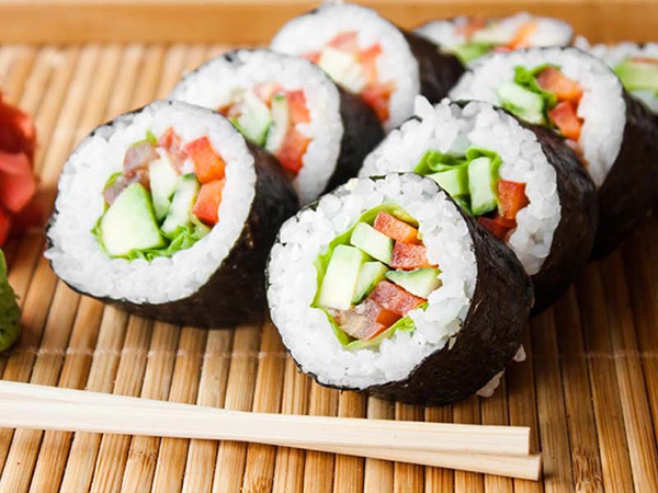 Terlihat 'Kembar', Ini Beberapa Perbedaan Sushi Jepang dan Kimbap Korea