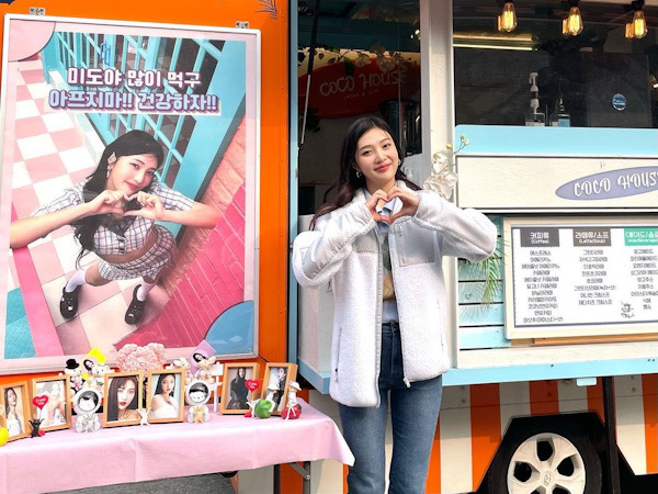 Red Velvet Kirim Dukungan ke Lokasi Syuting Drama Baru Joy