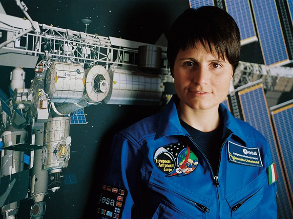 Astronot Wanita Italia Pertama Ini Berhasil Jadi Barista Pertama di Luar Angkasa