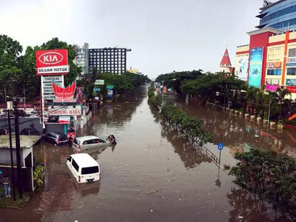 Jalan Pasteur Bandung Banjir Bak Sungai, Ini Respon Ridwan Kamil