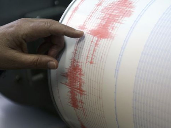 Gempa 6,5 SR di Guncang Sumatera Barat, Warga Panik dan Berhamburan Keluar Rumah