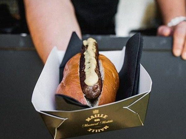Gunakan Saus Mustard Spesial, Hotdog Ini Jadi yang Termahal