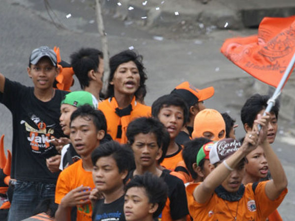 The Jakmania Bikin Rusuh di GBK, Satu Pedagang Minuman Ditemukan Tewas