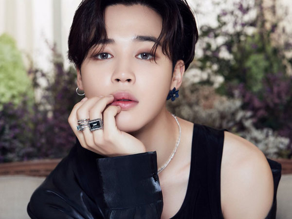 Jimin Tampil Stunning Diantara Bunga-bunga dalam Foto Teaser Comeback BTS