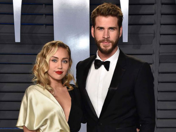 Karena Dua Foto Inilah Netizen Ribut Mengklaim Miley Cyrus-Liam Hemsworth Telah Resmi Menikah