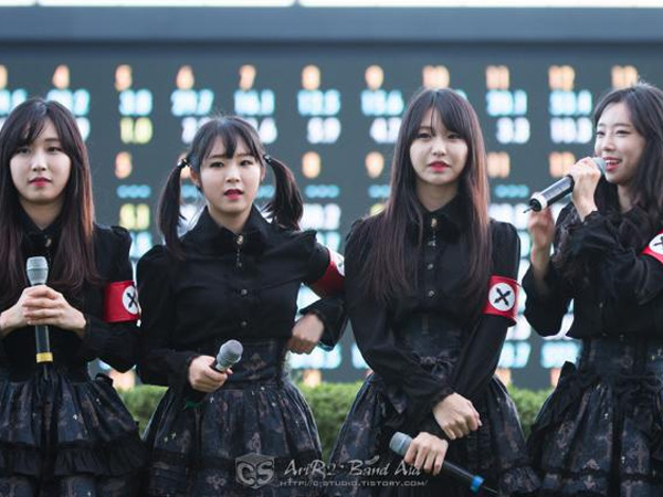 Gunakan Logo dan Kostum Mirip Nazi, Girl Group K-Pop Ini Tuai Kontroversi!