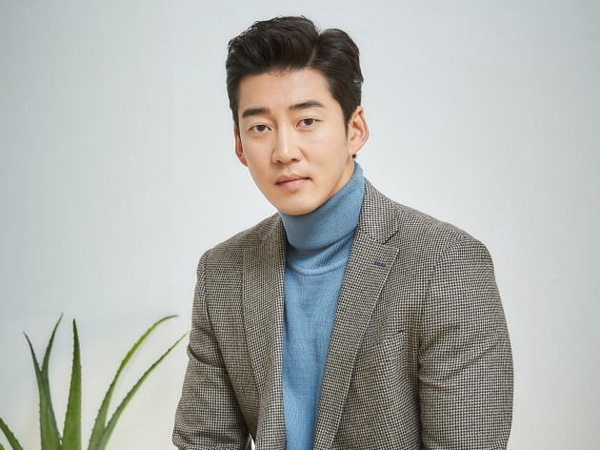 Yoon Kye Sang Dikabarkan Beradu Akting Dengan Jung Ryeo Won di Drama Terbaru