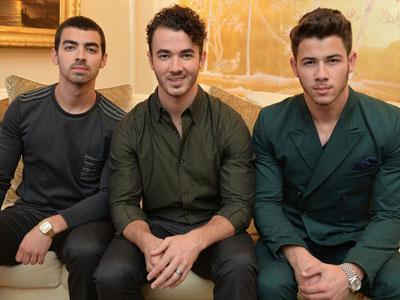 Hapus Akun Twitter, Jonas Brothers akan Bubar?