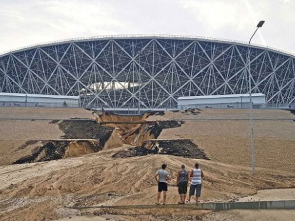 Duh, Salah Satu Stadion untuk Piala Dunia 2018 Kemarin Ini Longsor!