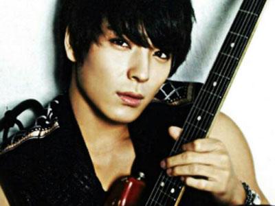 Ups! Jong Hoon FT. Island Tertangkap Basah Cium Member Girl Group!