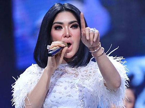 Usaha Besar Syahrini Jelang Konser Prestisius: Diet Ketat Sampai Operasi Pita Suara!