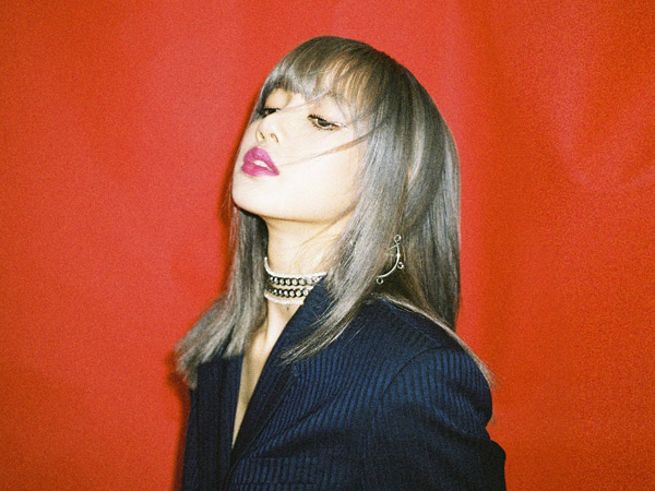 Lisa BLACKPINK Dirumorkan Bikin Clothing Line Sendiri