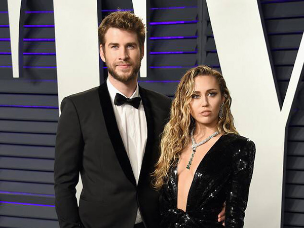 Miley Cyrus Ngaku Nggak Nangis Saat Cerai dari Liam Hemsworth