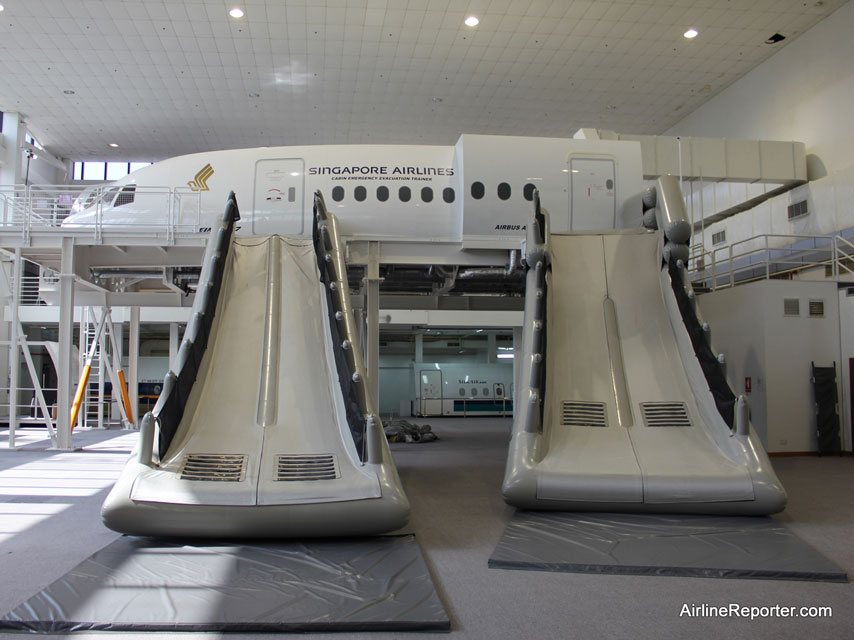 Intip Simulasi Latihan yang Selalu Dilakukan Para Pramugari Singapore Airlines