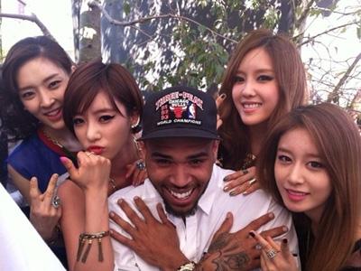 Fans Marah Atas Perlakuan Buruk Chris Brown Terhadap T-ARA N4