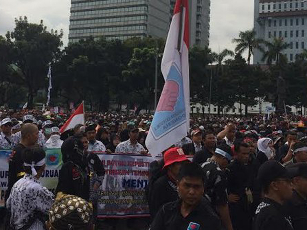 Tuntut Diangkat Jadi PNS Oleh Jokowi, Ribuan Honorer Long March ke Istana Hari Ini