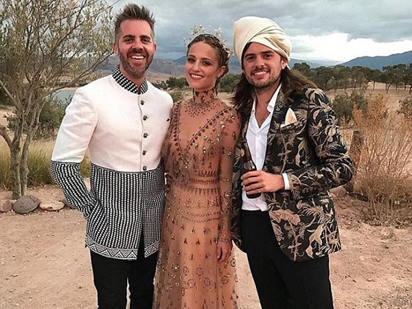 Resmi Menikah, Cantiknya Gaun Pengantin 267 Juta yang Dikenakan Dianna Agron ‘Glee’