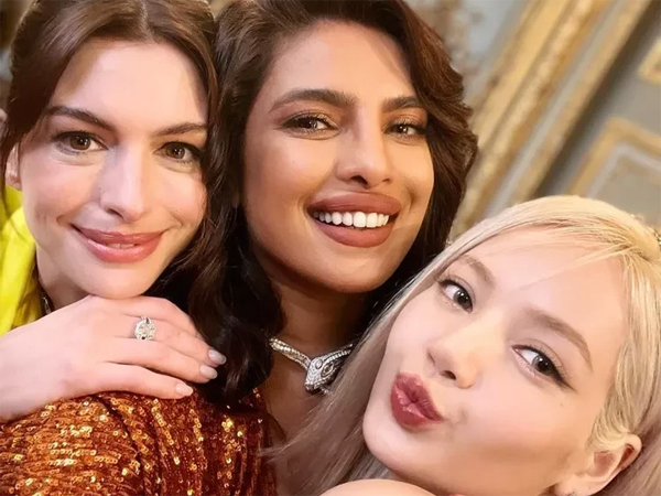 Lisa BLACKPINK Akrab Selfie Bareng Anne Hathaway dan Priyanka Chopra