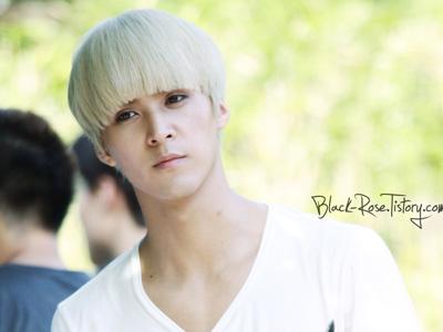 Dongwoon B2ST Pede Dengan Wajah Tampannya!