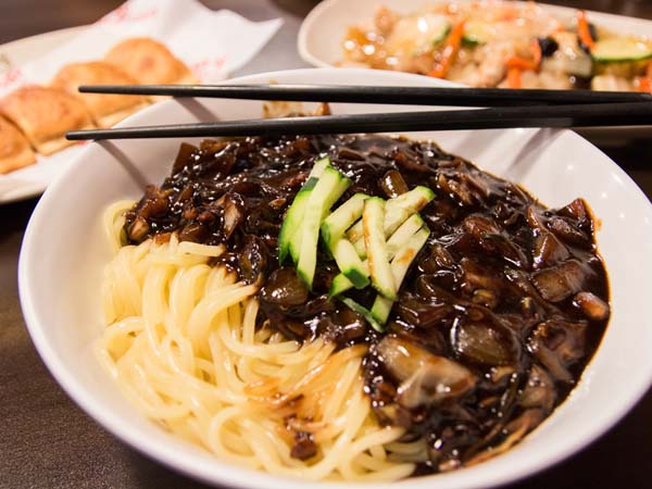 Penggemar Kuliner Korea, Yuk Coba Resep Jajangmyeon Yang Mudah Ini