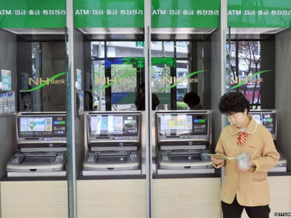 Terapkan Teknologi Baru, Pengguna ATM Di Korea Selatan Dilarang Menggunakan Kacamata