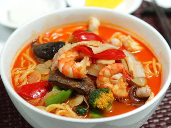 Pecinta Kuliner Pedas Wajib Coba Makanan Super Pedas di Korea Ini
