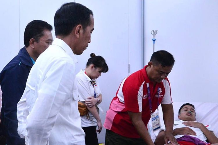 Kata Jokowi Saat Jenguk Anthony Ginting, Atlet yang Cedera di Tengah Pertandingan Final Badminton
