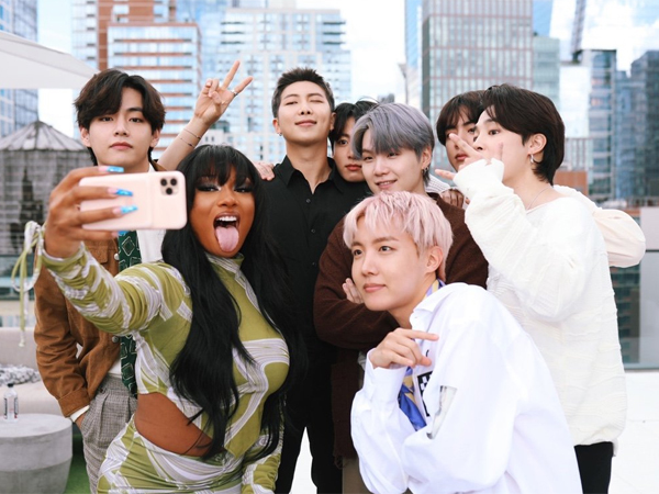 Megan Thee Stallion Mendadak Batal Manggung Bareng BTS di AMA 2021