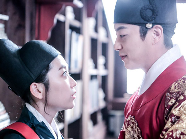 Doojoon dan Kim Seul Gi Tunjukan Chemistry Saat Syuting 'Splash Splash Love'