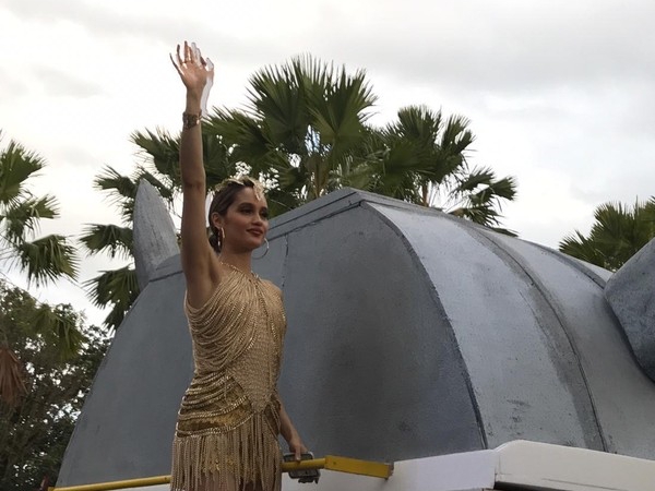 Tampil Menawan di Jember Fashion Carnaval 2019, Ini Arti 'Sakral' Kostum yang Dipakai Cinta Laura!