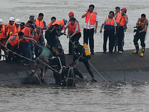 Kapal Karam di Sungai Yangtze, 400 Korban Pensiunan Masih Dicari