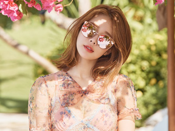 Cantiknya Yoo In Na Nikmati Hangat Matahari Bali di Pemotretan Majalah Cosmopolitan Korea