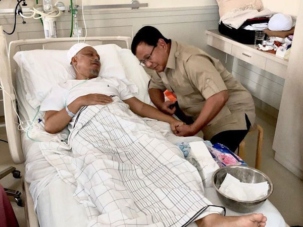 Ustadz Arifin Ilham Berobat ke Malaysia Gunakan Pesawat Pribadi Milik Prabowo Subianto?