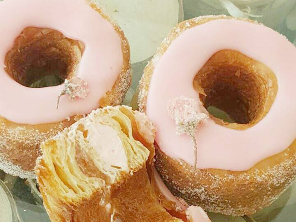 Sambut Musim Semi, Toko Roti Ini Rilis 'Cronut Sakura' Selama Sebulan!