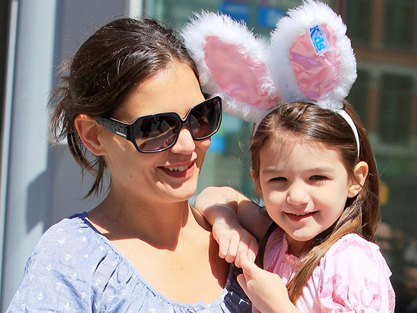 Daftar Permintaan Kado Natal Suri Cruise Buat Katie Holmes Panik!