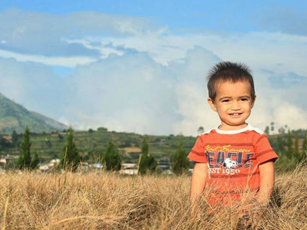 Keren, Bocah Imut Ini Jadi Viral di Sosial Media Karena Berhasil Taklukkan 15 Gunung Indonesia!