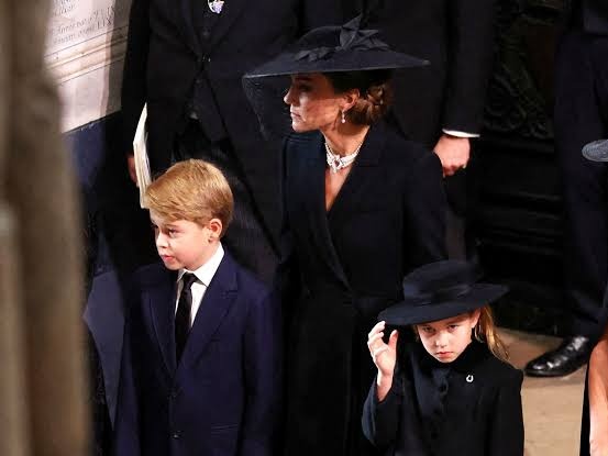 Pangeran George dan Putri Charlotte Mengikuti Prosesi Pemakaman Ratu Elizabeth II