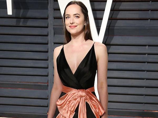 Diretas, Foto Topless Dakota Johnson Terungkap!