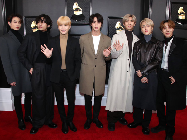 Beda Gaya BTS di Red Carpet dan Panggung Grammy Awards