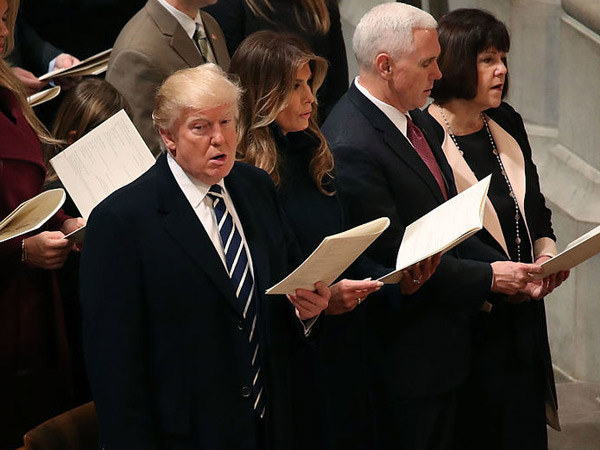 Begini Reaksi Donald Trump Saat Mendengarkan Lantunan Ayat Al Quran di Momen Pelantikannya