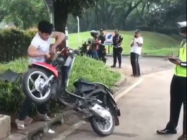 Ini Lho 'Rangkaian' Kesalahan Remaja yang Viral Ngamuk Preteli Motor Saat Ditilang Polisi