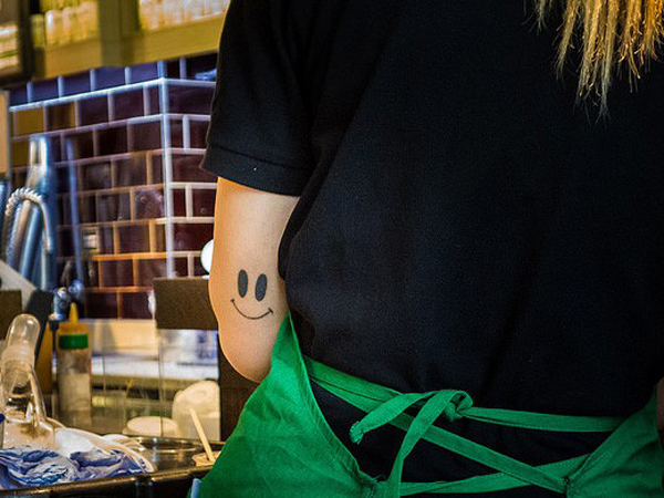 Petisi Ditandatangani 25.000 Pekerja, Starbucks Izinkan Karyawannya Perlihatkan Tato