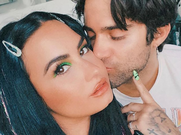 Demi Lovato Umumkan Pertunangan dengan Aktor Max Ehrich