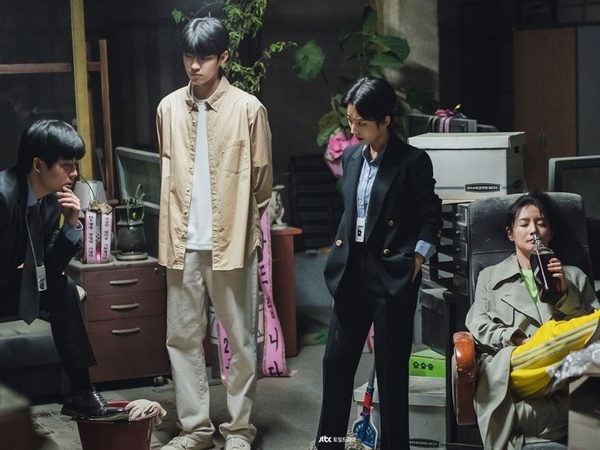 Review Drama 'Inspector Koo', Penyelidik Asuransi Tenggelam dalam Kasus Pembunuhan Berantai