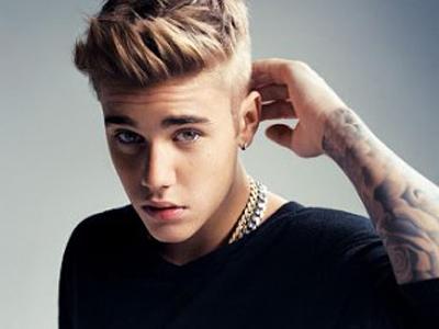 Wow, Justin Bieber Buat Tato Di Atas Ketinggian 40 Ribu Kaki!